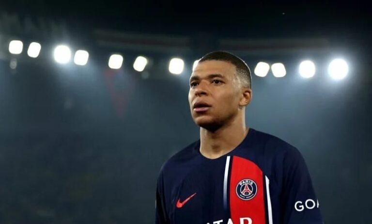 mbappe-faces-criticism-after-receiving-prestigious-award