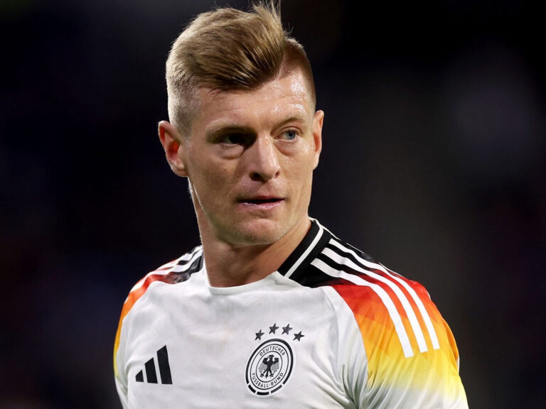 spains-coach-wishes-he-could-restrain-kroos-if-allowed